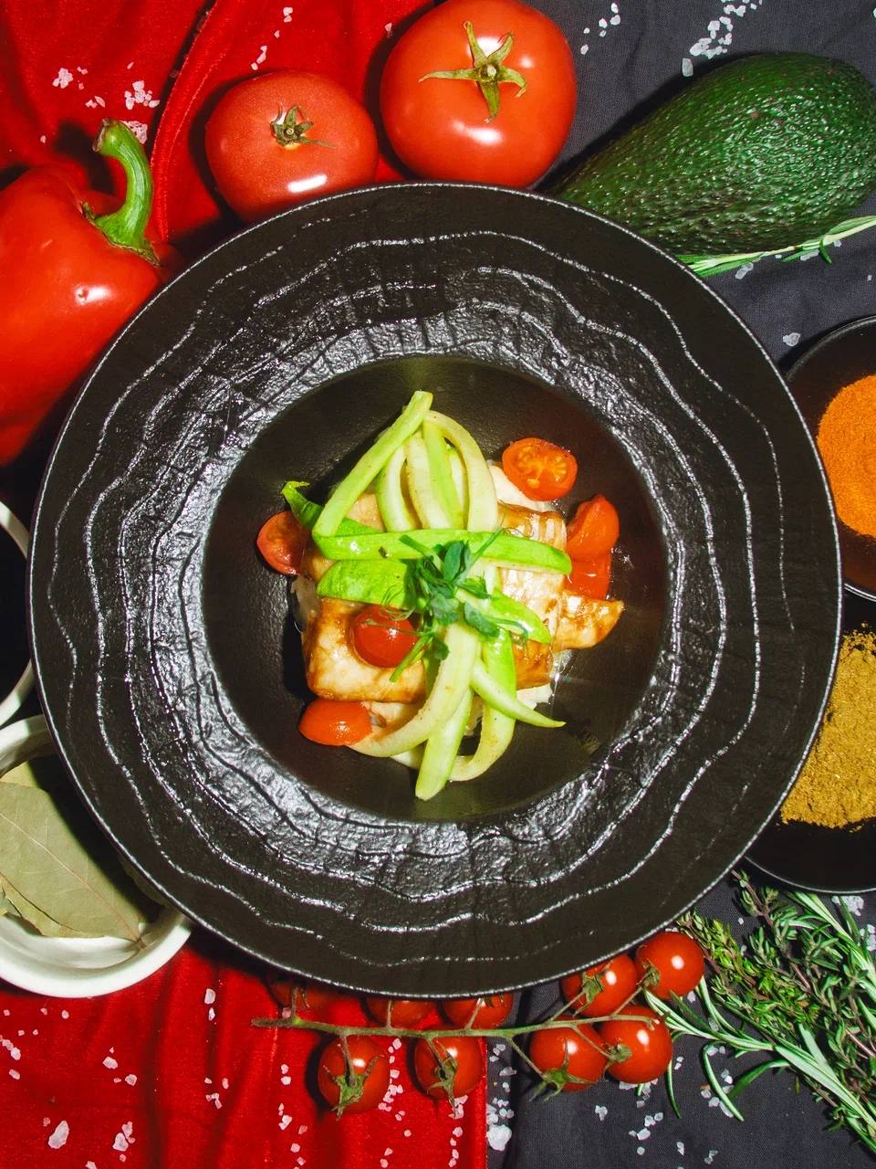 ФИЛЕ ТРЕСКИ С КАРТОФЕЛЬНЫМ ПЮРЕ И ОВОЩАМИ
